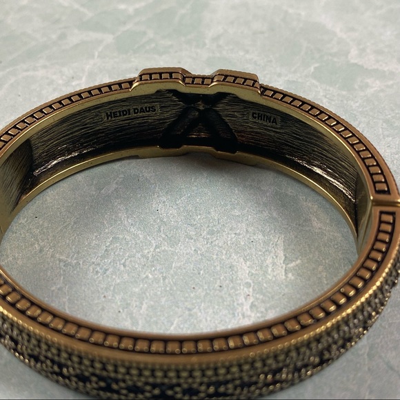 Heidi Daus pink and navy magnetic clasp bangle - Picture 6 of 7